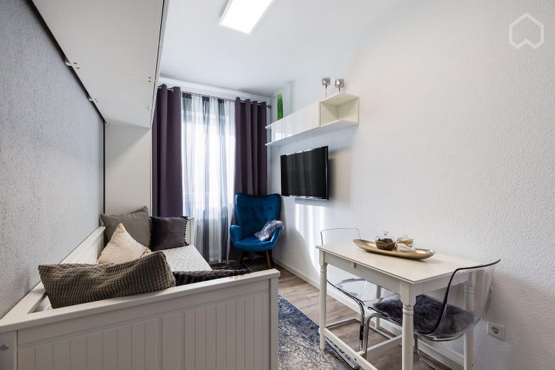 Appartement d’affaires intelligent : meublé avec élégance et modernisé (loyer tout compris) – Zimmer