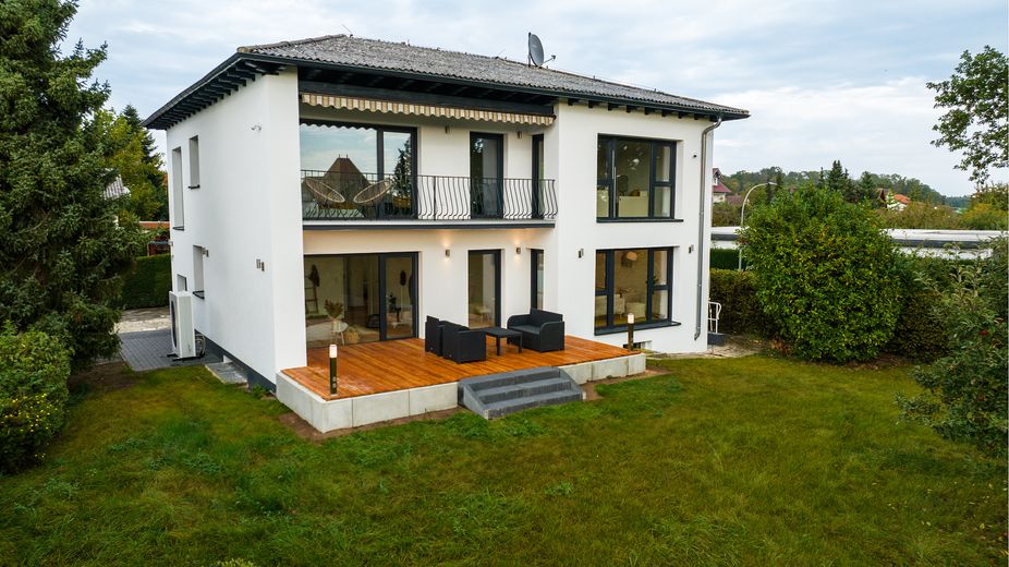 Traumwohnung im 2-MFH mit sonnigem Balkon im 1.OG - (saniert), Energie KL. A – Foto 2