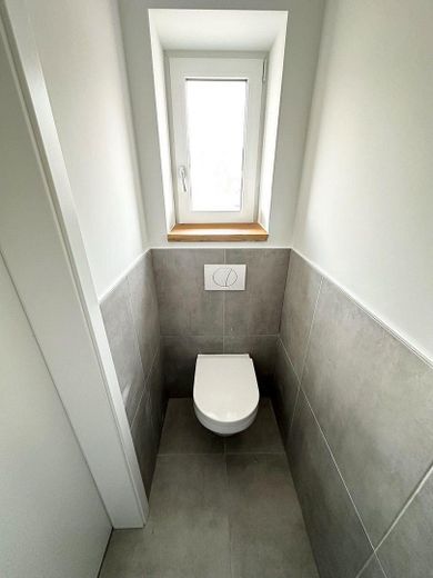 Aktionspreis! 99 % bezugsbereit – Mittelhaus in Teugn  - 100.000 € KfW-Förderung – Gäste WC