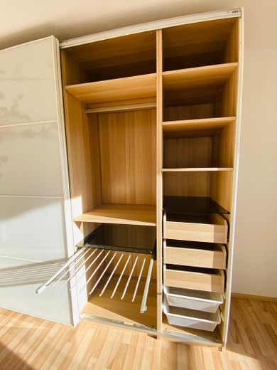 Helle 3-Zimmer-Wohnung mit Einbauküche & Aufzug & West-Loggia in München – Schlafzimmer 1