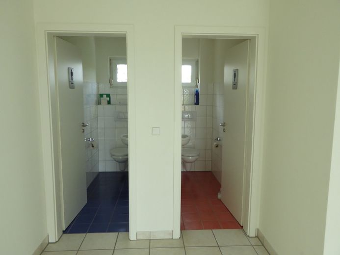 EG: WC Damen, WC Herren