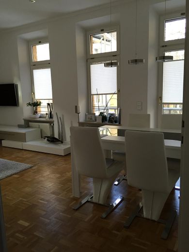 2-ZKB Luxus Altbau Designerküche |Designerbad |teilw. Fußbodenheizung | Balkon | Lift | Stellplatz – Wohnzimmer