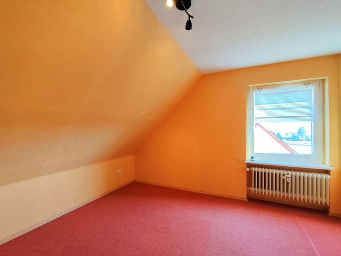 Gemütliches Wohnen mit Wohlfühlfaktor: Helle 3-Zimmer-DG-Wohnung mit Garage in Melkendorf! – Kinderzimmer