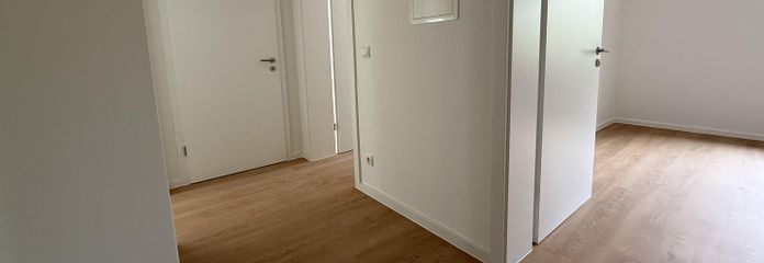 Kernsanierte 2-Zimmer-Wohnung im EG mit Fußbodenheizung und Stellplatz