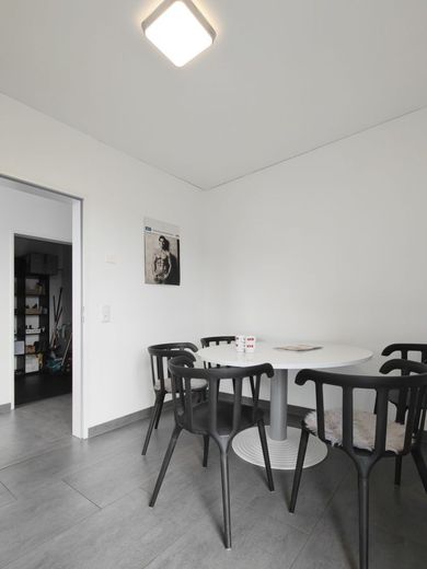 Büro_1OG_Blick-Sozialraum
