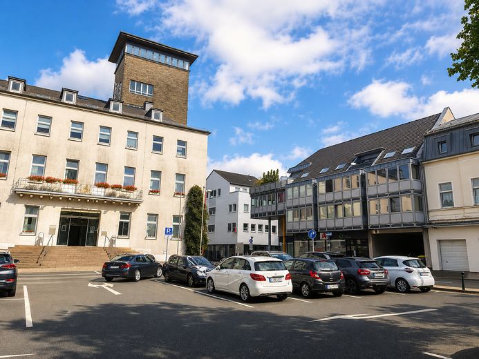Inmueble comercial cercano al ayuntamiento en el centro de Velbert – Gebäudeansicht v. Rathausplatz