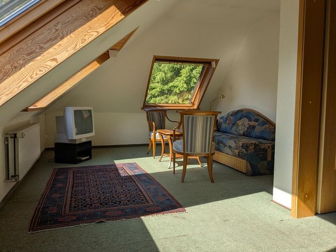 Wald, Stadtnähe und viel Platz in Hamburg-Hausbruch – Zimmer 2 im Dachgeschoss