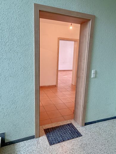 Wolne od zaraz i bez prowizji: przestronne 2-pokojowe mieszkanie z loggią od południowego zachodu i miejscem postojowym – Wohnungseingang