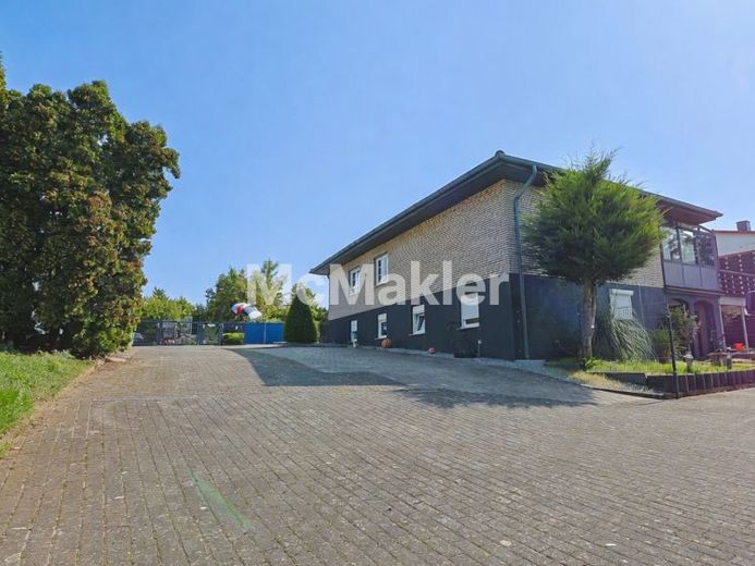 Casa spaziosa da una a due famiglie incl. capannone di 288 m² – enorme potenziale a Biebertal – Foto 1