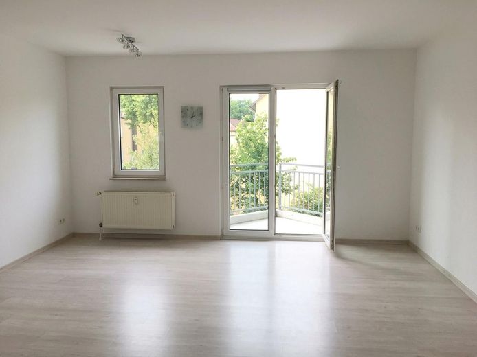 Exclusief gerenoveerd 2-kamerappartement met balkon in Dortmund-Lütgendortmund – Wohnzimmer