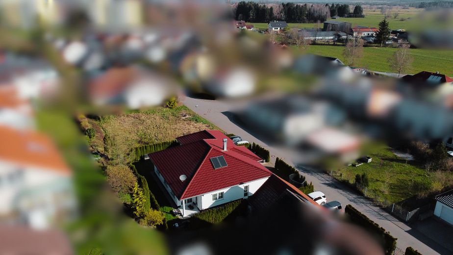 Bungalow premium senza provvigione | 180 m² | Potenziale di ampliamento | Doppio garage | Posizione tranquilla – 33 Luftbild 1