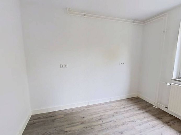 Bunte Blätter, kühles Wetter – 1 Kaltmieterlass fürs kuschelige Heim: Gemütliche 2-Zimmer-Wohnung mit Wannenbad – Ansicht II: Küche