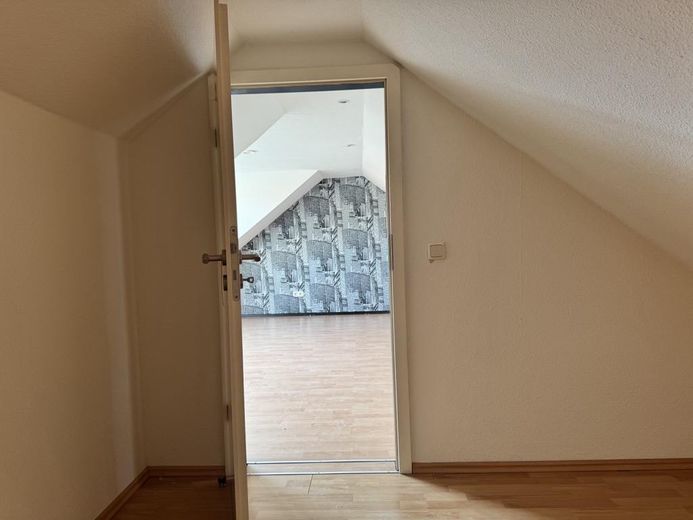 Helle 4 Zimmer Eigentumswohnung inkl. Garage – Zimmer oben