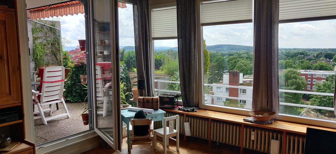 Hannover Teraslı Evinde 3 Kat Üzerine Yayılmış Muhteşem 4 Odalı Daire – Blick Wohnzimmer auf Terrasse 