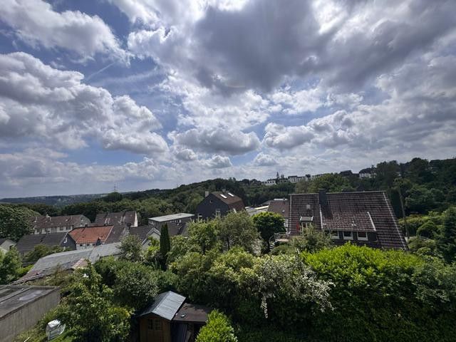 Modernisiertes Reihenendhaus in Toplage Cronenberg – Ausblick DG