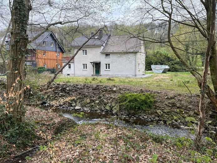 Odenthal ihr Haus am Bach nach KFW 55 EE Standard inkl WP Klima Solar und Wallbox – Foto 10