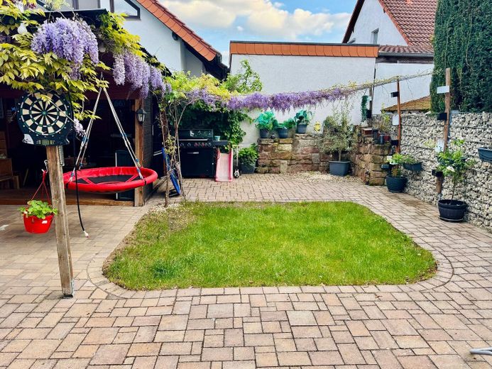 Casa unifamiliare ben tenuta in posizione periferica a Ludwigshafen Ruchheim – Garten