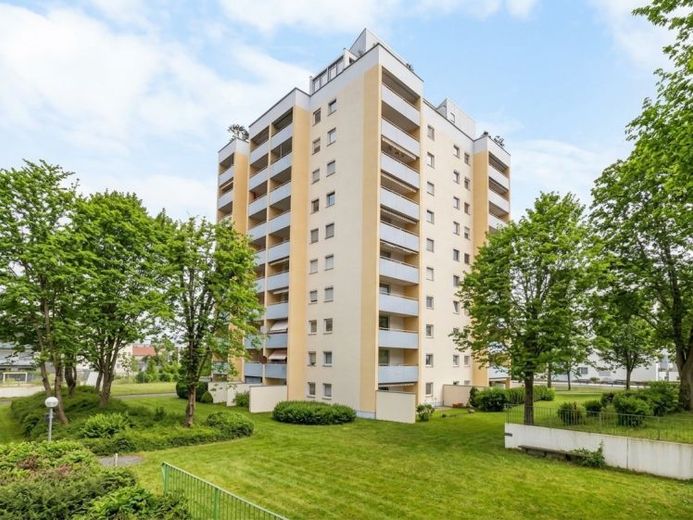 *KÄUFER-PROVISIONSFREI*: Nahe Uniklinik: 3-Zi.-Whg. mit Loggia, TG- und Außenstellplatz in Neusäß – Foto 1