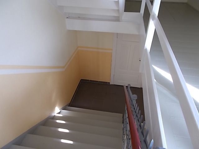 Große DG 2-Zimmer mit Balkon, Laminat, 2x Abstellraum und Wanne in idyllischer Lage! – DSCN2025