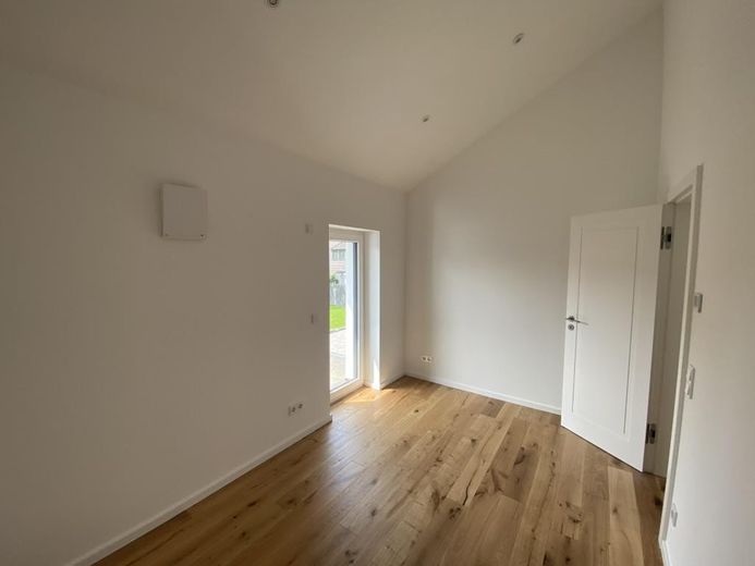 Erstbezug: Niedrigenergiehaus in Düsseldorf-Kalkum, provisionsfrei, Süd-West-Lage – Kinderzimmer, Fenster Süden
