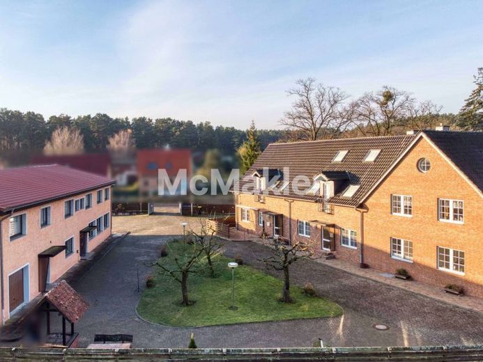 900m²! MFH with 16 units and top potential for flexible use in an edge-of-field location – Foto 1