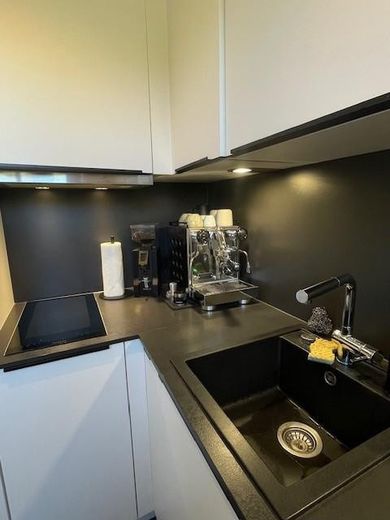 Kompakte Wohlfühlwohnung mit sonnigem Garten (ca. 90 m²) in Untermenzing – Küche