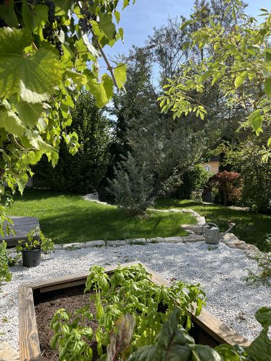 Sonnendurchflutetes Einfamilienhaus mit Garten in ruhiger Wohnlage – Photo 23