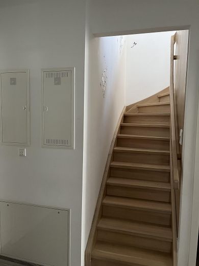 Nachmieter/in für mod. Neubauwohnung (2018) mit Dachterrasse gesucht – Innentreppe