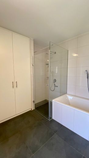 Bestens ausgestattete Maisonette-Wohnung (ca. 185 m², mit Einbauküche) in ruhiger Citylage von Bühl! – Eltern-Bad / 1. OG