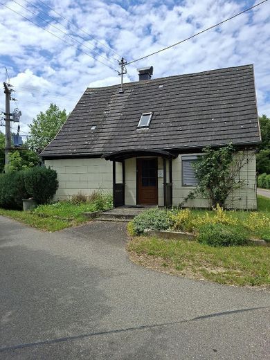 Small House for DIY Enthusiasts – Photo 1