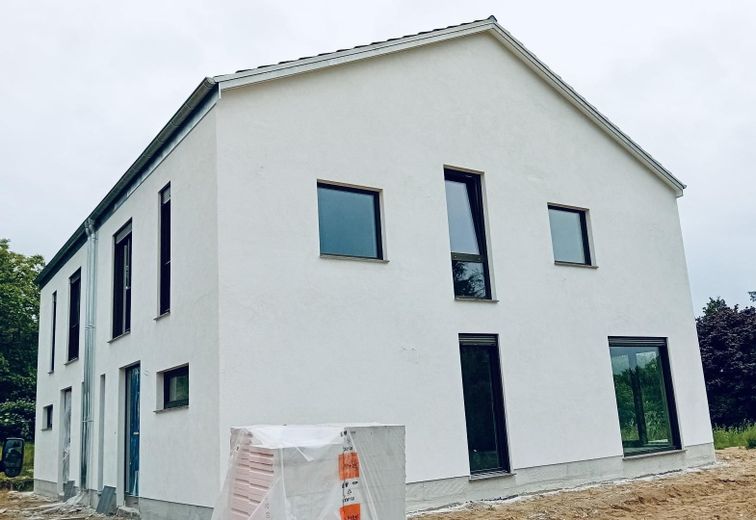 Einziehen statt Bauen – schlüsselfertige Neubau-DHH mit niedrigen Energiekosten – Foto 1