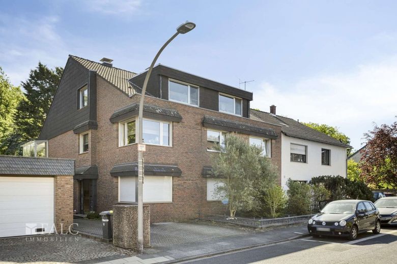 DG-Traum mit Kamin &amp; großem Balkon ins Grüne | 110 m² – Vorderhaus - Stellplatz