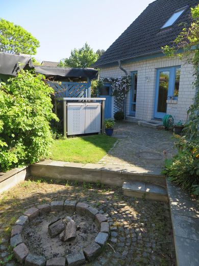 Repräsentatives Architektenhaus zum Verlieben – Innenhof m. Feuerstelle - West