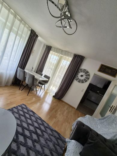 Blick Richtung Balkon & Küche