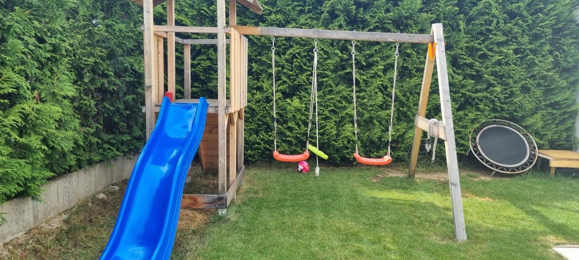 Mieten neuwertiges Haus in Nürtingen ab Dezember-26 oder Januar-27 – Garten
