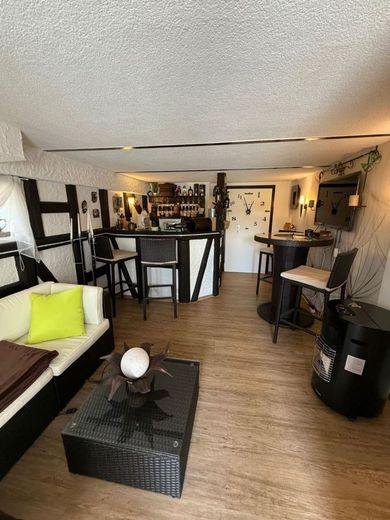 Bezugsfertiges Einfamilienhaus mit großem Blk, Garage, 2 Bädern und sonnigem Grundstück – Partyraum