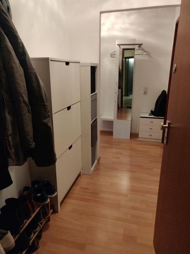 Zentral gelegene, gepflegte 3,5-Zimmer-Wohnung mit EBK in Karlsruhe – Eingangsflur