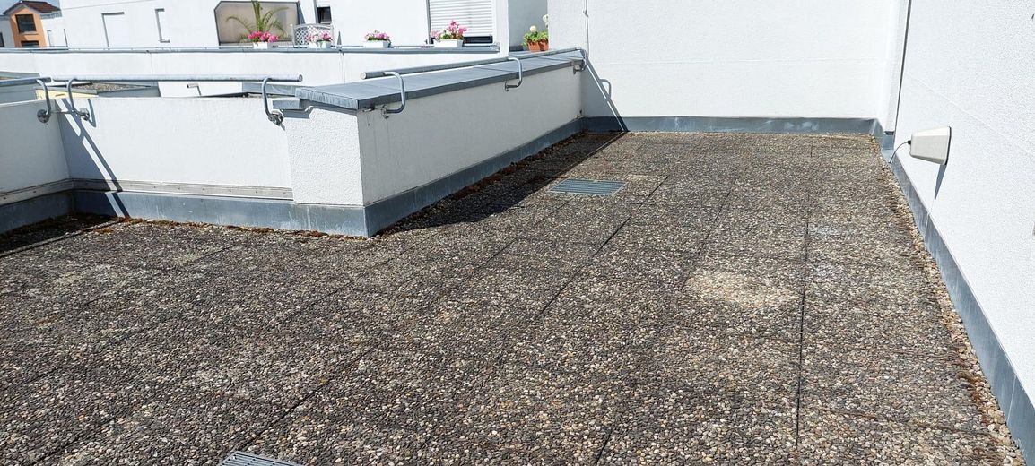 Exklusive 3-Zimmer-Penthousewohnung mit 36 m² Dachterrasse und zwei Stellplätzen – Dachterrasse (West)