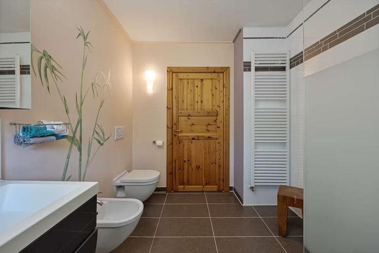 Senza commissione: casa con giardino e ingresso indipendente, 141 m² – Badezimmer EG