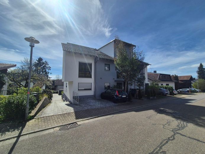 Exklusive 4-Zimmer-Penthousewohnung mit Dachterrasse & Garage+Stellplatz – provisionsfrei – Außenansicht Strassenseite