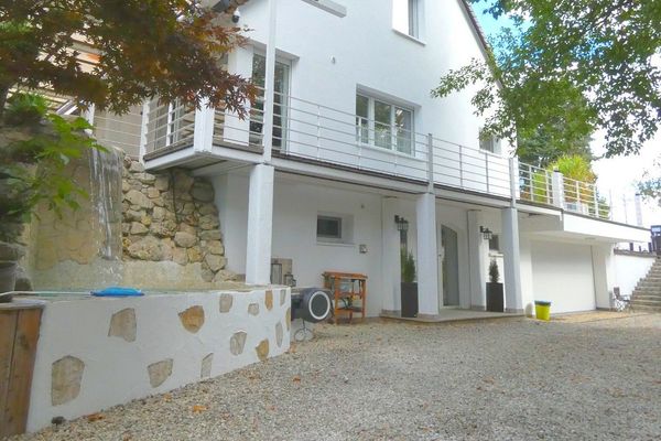 सपनों के बगीचे वाली भूमध्यसागरीय लैंडहाउस-विला