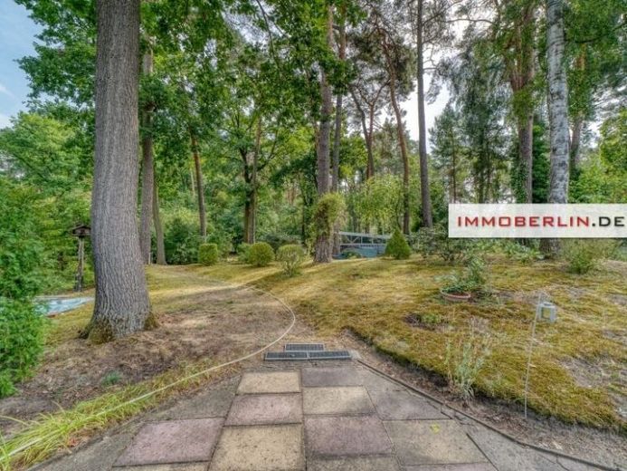 IMMOBERLIN.DE — Дуже ідилічно! Простора земельна ділянка під забудову біля озера Фалькенхаген – Фотографія 1