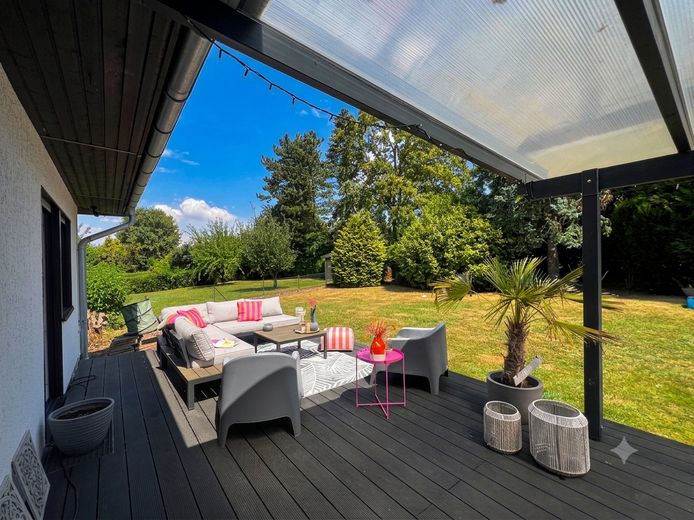 Przestronny dom jednorodzinny z pięknym ogrodem – Terrasse