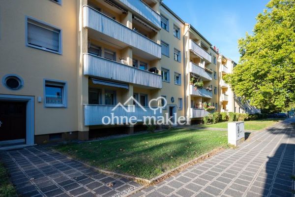 Frisch sanierte 2-Zimmer-Wohnung mit Sonnenbalkon & Tageslichtbad im Hochparterre