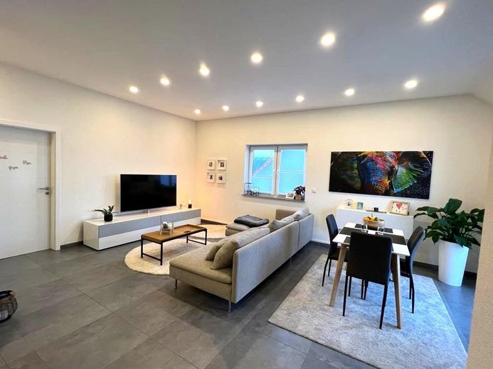 Modern 3-room apartment with balcony, fitted kitchen and underfloor heating – Foto 2