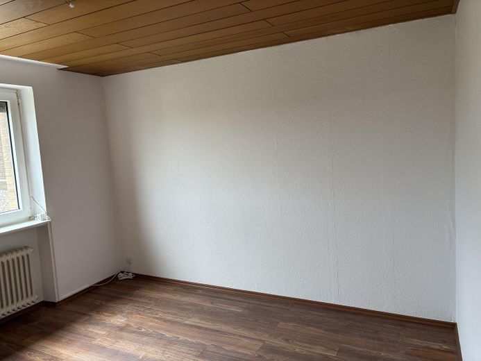 Appartamento di 3 locali appena ristrutturato con vista sul Deister, balcone, cucina componibile e ascensore a Berenbostel – Arbeitszimmer oder Kinderzimme