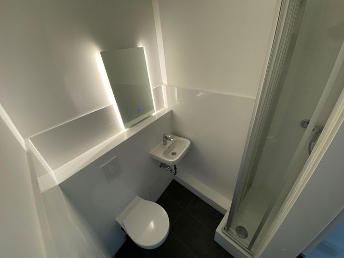 Daire - Berlin’de BER yakınında ankastre mutfaklı, kayıt imkânlı mobilyalı 1 odalı daire - Yenilenmiş! – Photo 2