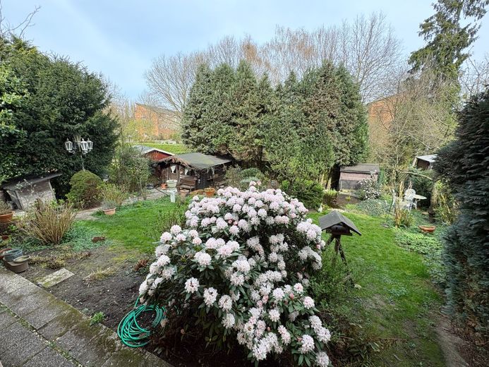 *KAPITALANLAGE* Eigentumswohnung mit Balkon, Garage &amp; Garten-Idylle – Garten