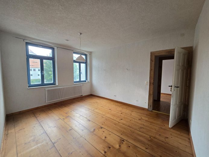 Denkmalgeschütztes Wohn- und Geschäftshaus direkt gegenüber dem Schloss Klippenstein – AB. 1. OG Schlafzimmer