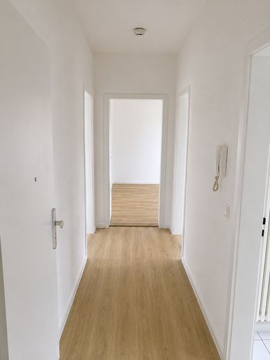 Merkezi konumda bulunan ve yeni yenilenmiş daire – Flur mit Gegensprechanlage